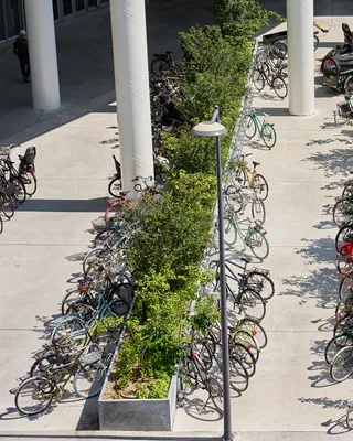 Weitaus mehr als ein paar E-Ladestationen